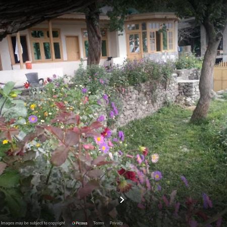 Mountain Refuge Guest House Karimabad  Bagian luar foto