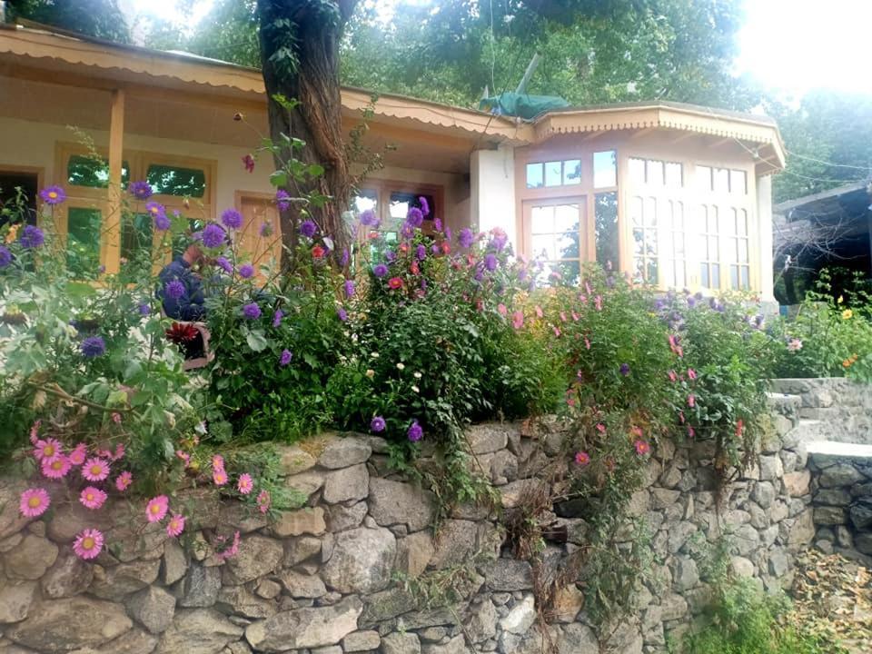 Mountain Refuge Guest House Karimabad  Bagian luar foto
