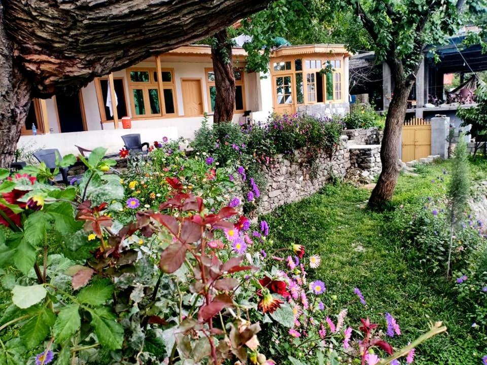 Mountain Refuge Guest House Karimabad  Bagian luar foto